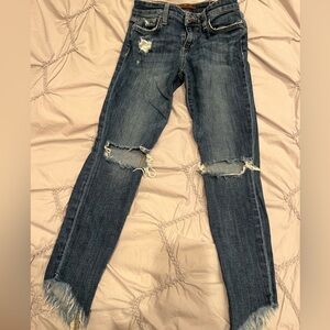 Joe’s mid rise skinny ankle 
The Icon 
Size 24